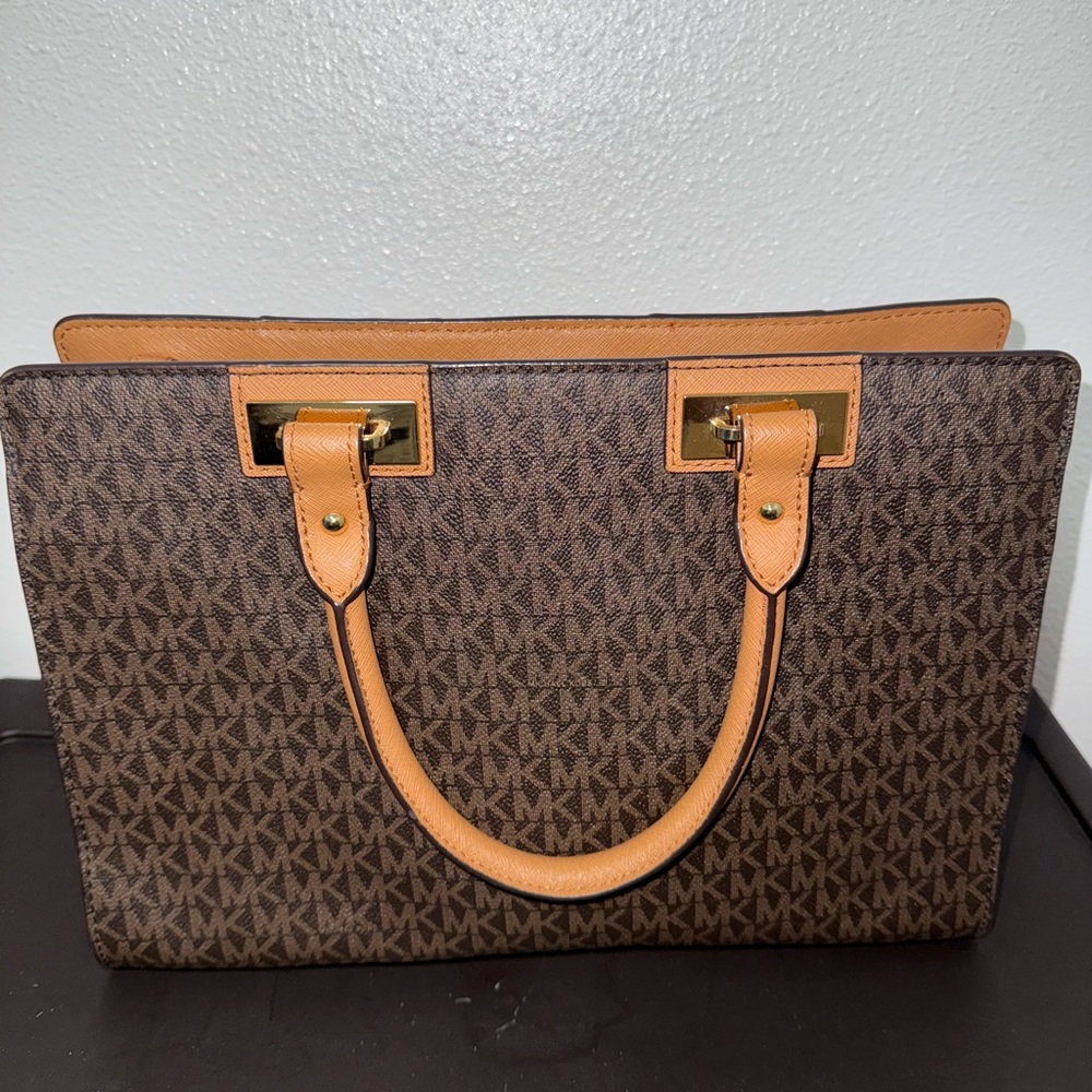 Michael Kors Signature MK Tote & Wallet Set - Picture 3 of 6